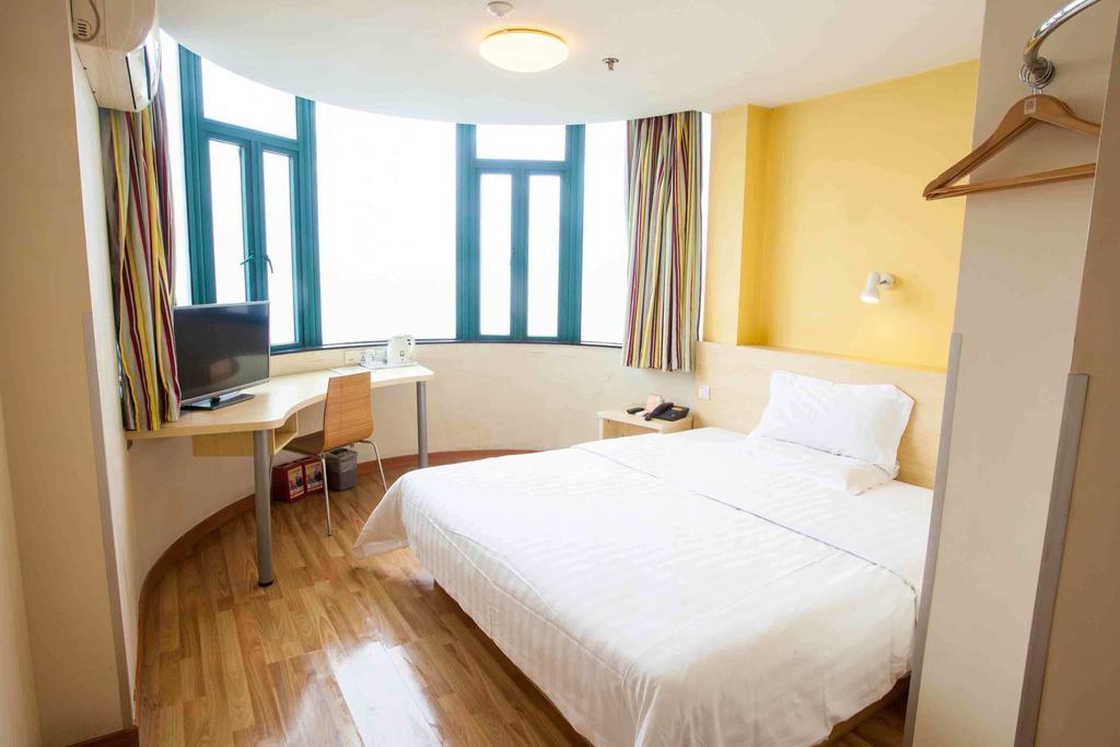 7Days Inn Beijing Railway Station Guangqu Gate Metro Station Экстерьер фото