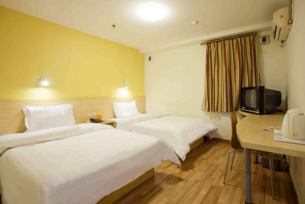 7Days Inn Beijing Railway Station Guangqu Gate Metro Station Номер фото