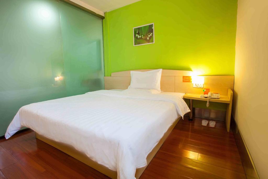 7Days Inn Beijing Railway Station Guangqu Gate Metro Station Экстерьер фото