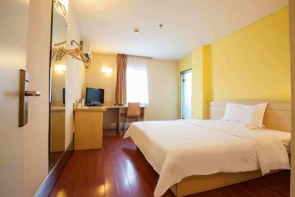 7Days Inn Beijing Railway Station Guangqu Gate Metro Station Экстерьер фото