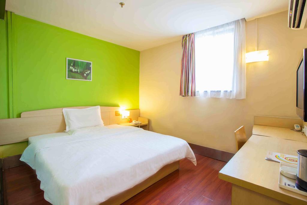 7Days Inn Beijing Railway Station Guangqu Gate Metro Station Номер фото