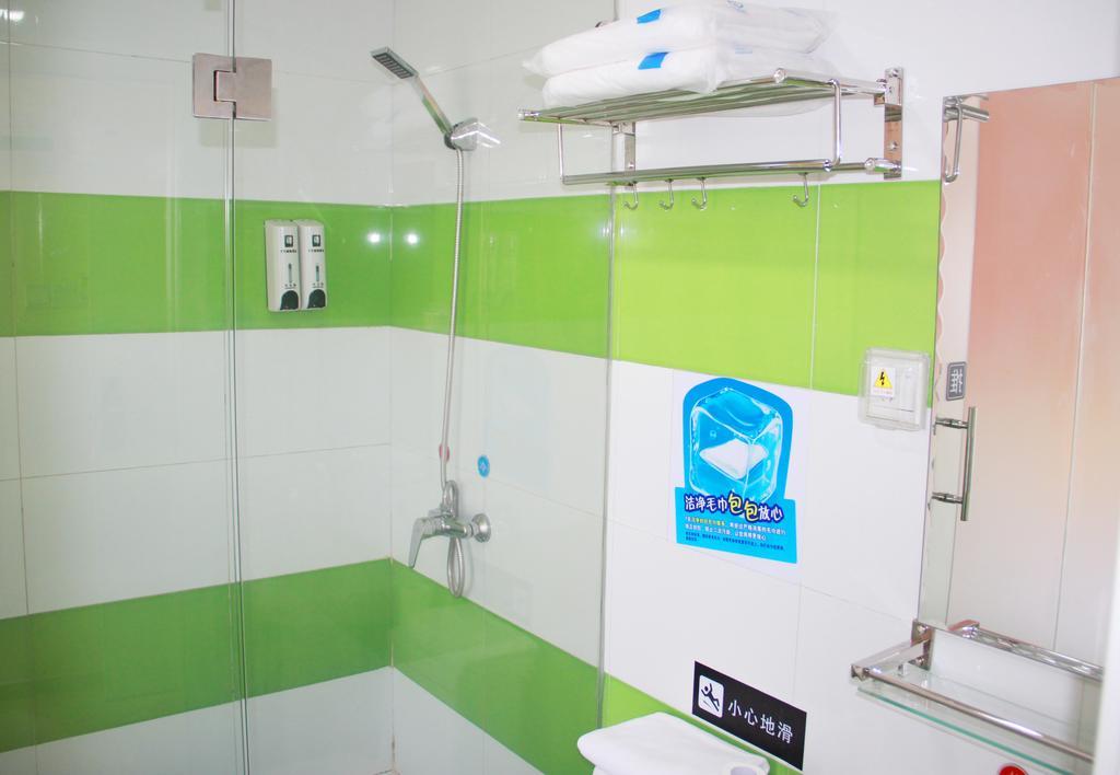 7Days Inn Beijing Railway Station Guangqu Gate Metro Station Номер фото