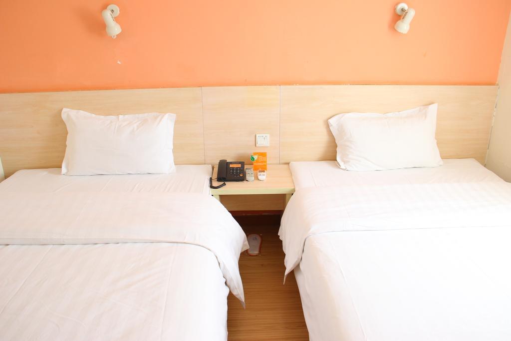 7Days Inn Beijing Railway Station Guangqu Gate Metro Station Экстерьер фото