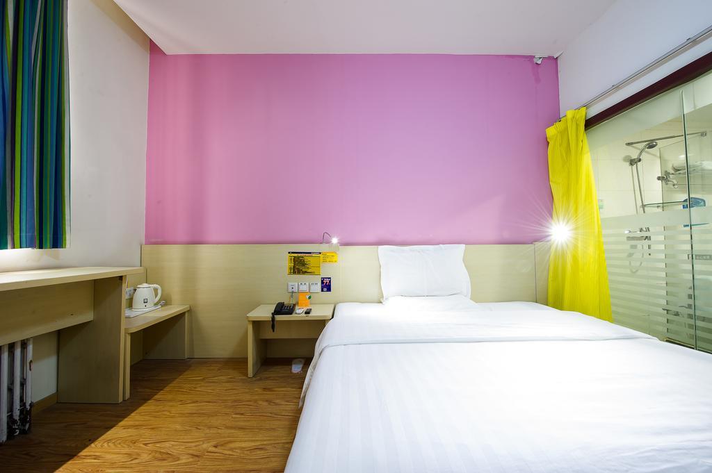 7Days Inn Beijing Railway Station Guangqu Gate Metro Station Номер фото