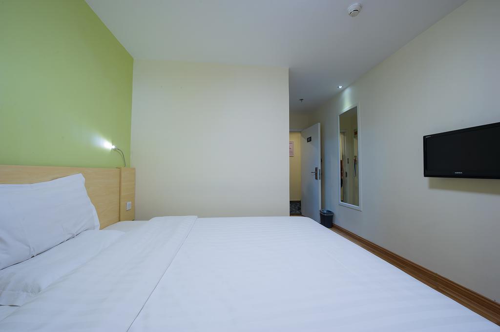 7Days Inn Beijing Railway Station Guangqu Gate Metro Station Экстерьер фото